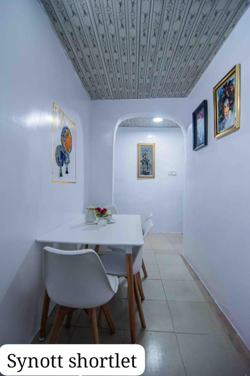 Synott Apartment Ikeja Eksteriør bilde