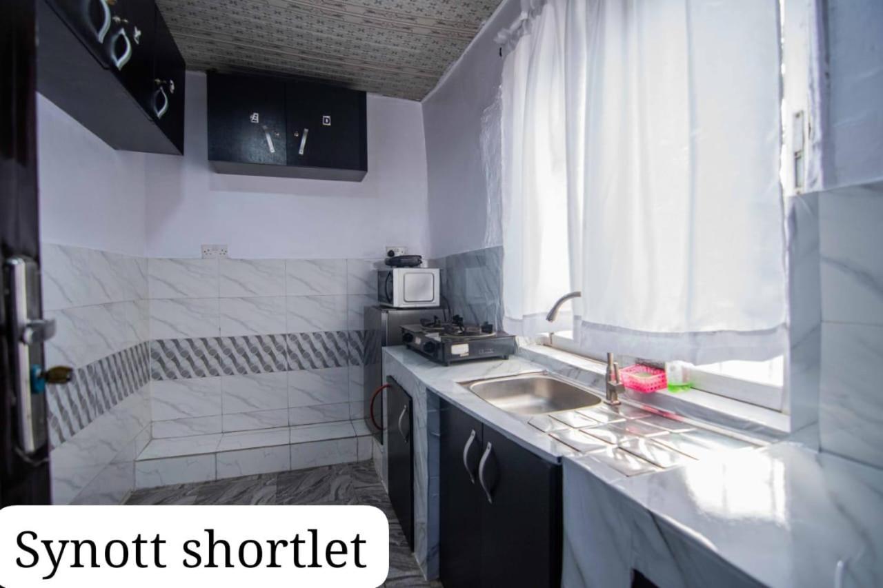 Synott Apartment Ikeja Eksteriør bilde